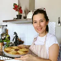 Eross Candra persunting Sarah Diorita wanita blasteran Prancis tahun 2009 silam. [Foto: Instagram/ Sarah Candra]