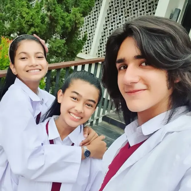 Dikabarkan Terlibat Cinta Lokasi, Ini 6 Potret Ratu Sofya dan Emiliano Cortizo