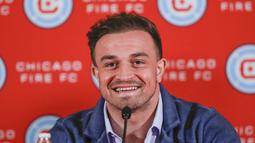 Xherdan Shaqiri diperkenalkan sebagai pemain terbaru yang ditunjuk untuk klub Amerika Serikat (MLS), Chicago Fire FC selama konferensi pers di Chicago, Illinois, pada 21 Februari 2022. Chicago Fire akan memulai musim ke-25 di MLS melawan Inter Miami CF pada 26 Februari. (KAMIL KRZACZYNSKI / AFP)
