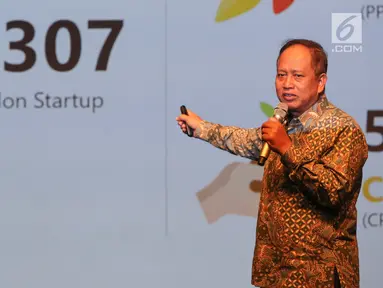Menristekdikti Mohamad Nasir memberi paparan saat jumpa pers jelang pameran Inovasi Inovator Indonesia Expo (I3E), di Jakarta, Selasa (10/9/2019). Kemenristekdikti ingin hasil inovasi dari para inovator bermanfaat bagi masyarakat dan menumbuhkan sektor industri. (Liputan6.com/Fery Pradolo)
