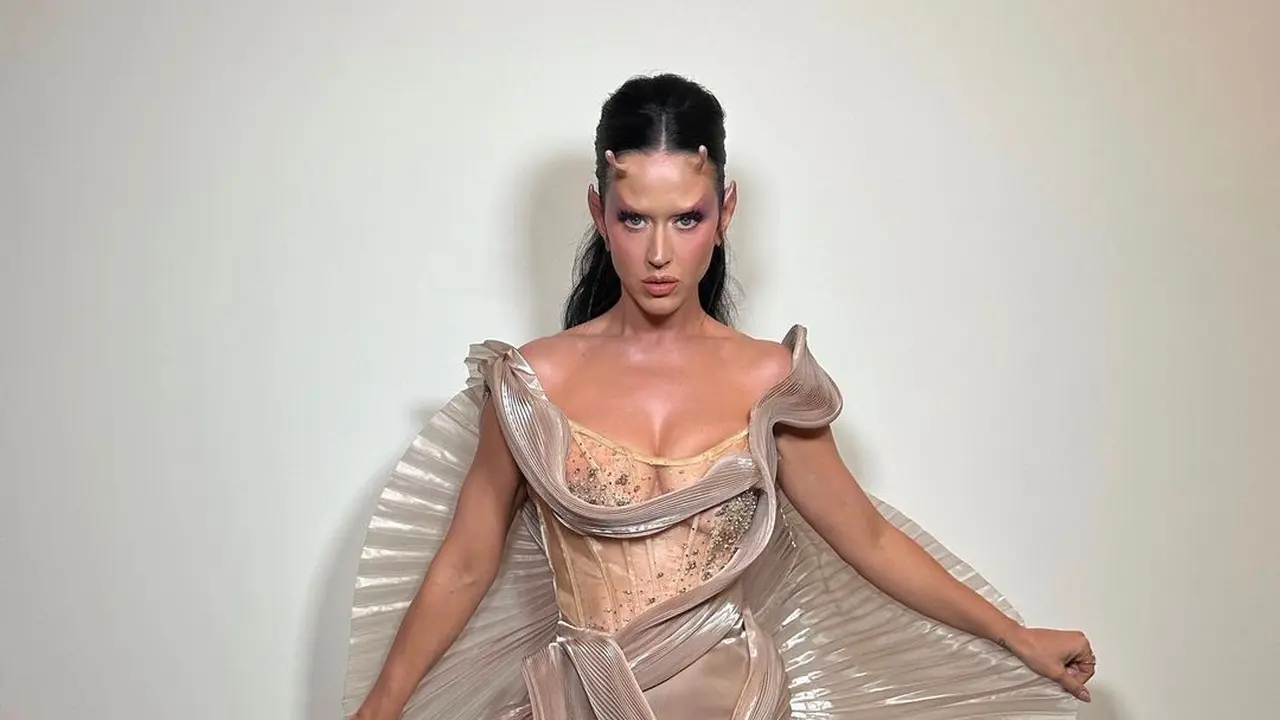 Gaya Unik Katy Perry yang Jadi Alien Cantik Pakai Busana Desainer Indonesi di Ulang Tahun Jeff Bezos
