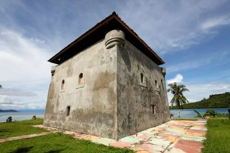 Benteng Beverwijk di Pulau Nusa Laut, Maluku. (kemdikbud.go.id)