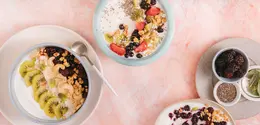 Mulai dari yogurt hingga buah dan kacang-kacangan, pilihan camilan ini cocok untuk menemani waktu santai tanpa rasa khawatir berlebihan. (Foto/Dok: Pexels)