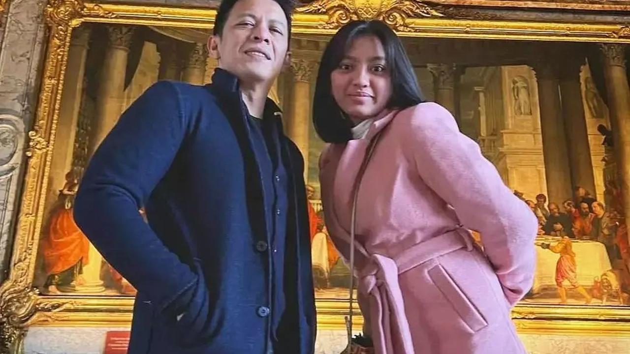 Momen Alleia Temani Ariel NOAH Manggung, Bangga Dengan Ayahnya