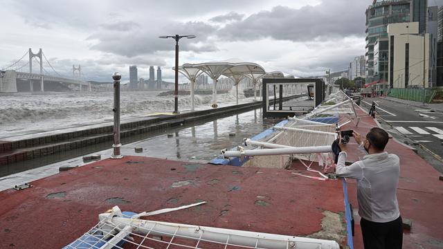 Potret Busan di Korea Selatan Porak Poranda Dihantam Topan Hinnamnor