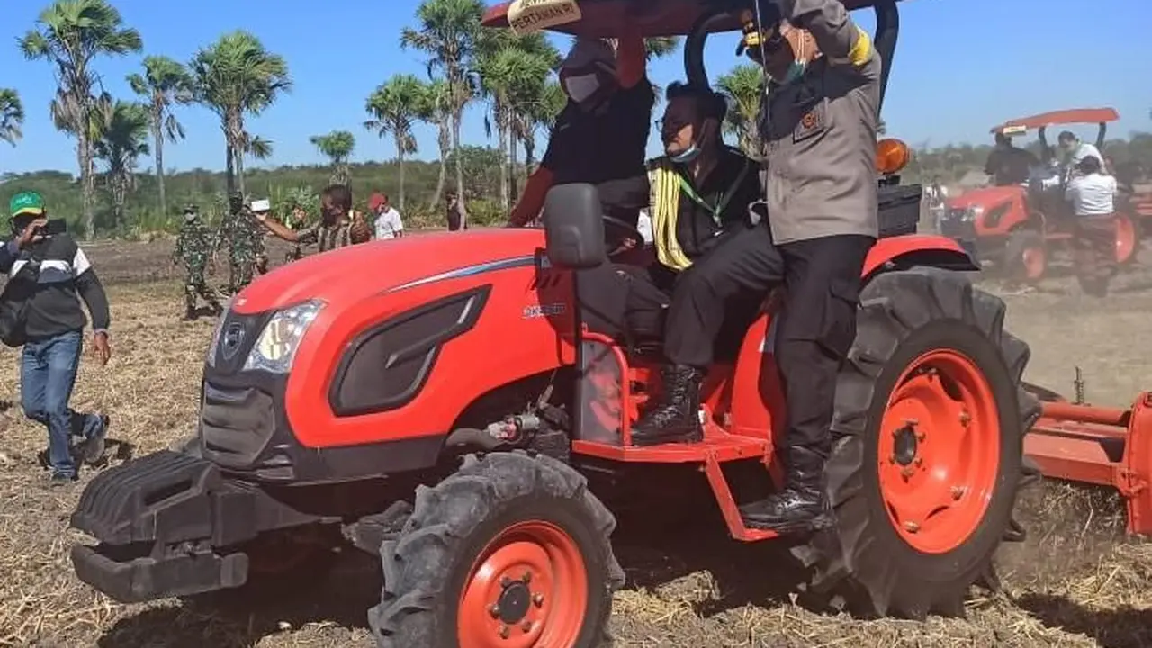 Menteri Pertanian Syahrul Yasin Limpo mengunjungi Kabupaten Kupang Nusa Tenggara Timur (NTT) untuk meninjau pertanaman jagung. (Dok Kementan)