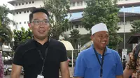 Ridwan Kamil dan Uu Ruzhanul Ulum mengikuti tes kesehatan di Paviliun Parahyangan RSUP Hasan Sadikin, Kota Bandung, Kamis (11/1/2018). (Liputan6.com/Huyogo Simbolon)
