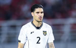 Kevin Diks mendapatkan peran baru dari Patrick Kluivert untuk menemani Jay Idzes di jantung pertahanan Timnas Indonesia. Bek asal klub Borussia Monchengladbach itu pun bisa menjalankannya dengan baik. (Bola.com/Abdul Aziz)