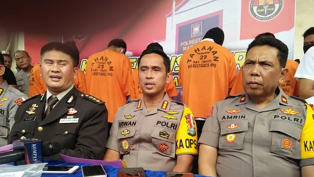 Polisi masih kejar buron lainnya dalam kasus perjokian tes CPNS Kemenkumham di Makassar (Liputan6.com/ Eka Hakim)