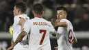 <p>Dampak dari permainan keras ini adalah kedua tim sama-sama kesulitan untuk membangun serangan. Bola kebanyakan terhenti di lini tengah dan sulit dialirkan ke kotak penalti lawan. (Simone Spada/LaPresse via AP)</p>