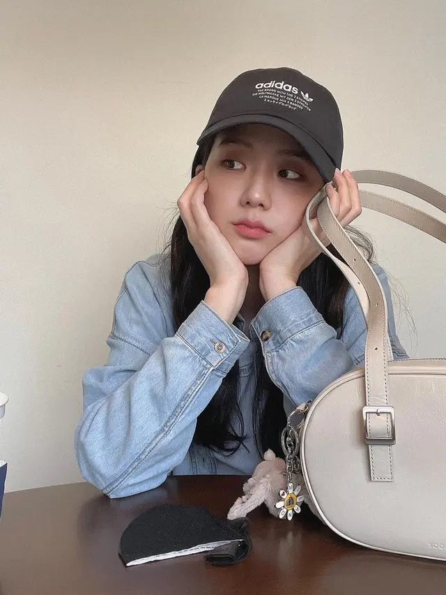 8 Gaya Santai Jisoo Blackpink, Dapat Sertifikat Wanita Tercantik 2022 Versi Nubia Magazine