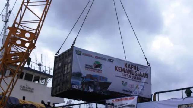 Kapal Kemanusiaan Layarkan Ribuan Ton Bantuan ke Sulawesi Barat