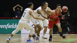 Dihuni para pemain muda Indonesia pilihan, Indonesia Patriots tampil ngotot sejak awal laga. Namun, Evos Thunder Bogor selaku tim debutan di IBL 2022 juga memiliki ambisi untuk meraih kemenangan perdana. Hasilnya, kedua tim harus berbagi angka 12-12 di kuarter pertama. (Bola.com/M. Iqbal Ichsan)