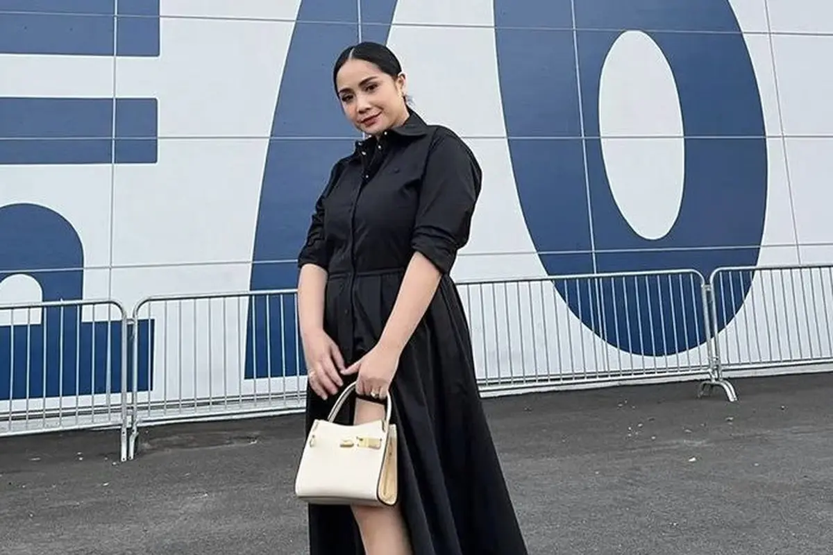 Nagita Slavina Hadir di New York Fashion Week Tory Burch, credit: @raffinagita1717