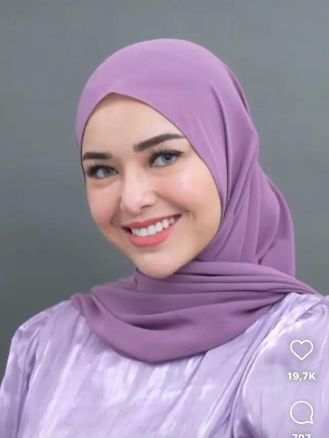 Potret Amanda Manopo memakai hijab (Sumber: Instagram/amandamanopo)