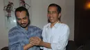 Capres PDIP Joko Widodo (Jokowi) bertemu dengan Ketua KPK Abraham Samad di Bandara Adisutjipto Yogyakarta. (Liputan6.com/Herman Zakharia) 	