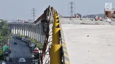 Kondisi Jalan Layang Non Tol (JLNT) Pluit, Jakarta, Selasa (18/6/2019). Pembangunan JLNT yang akan menghubungkan Jalan Pluit City menuju Tol Bandara Soekarno Hatta tersebut mangkrak sejak dikerjakan pada tahun 2015. (merdeka.com/Iqbal Nugroho)
