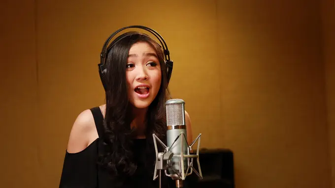 [Bintang] Febby Blink