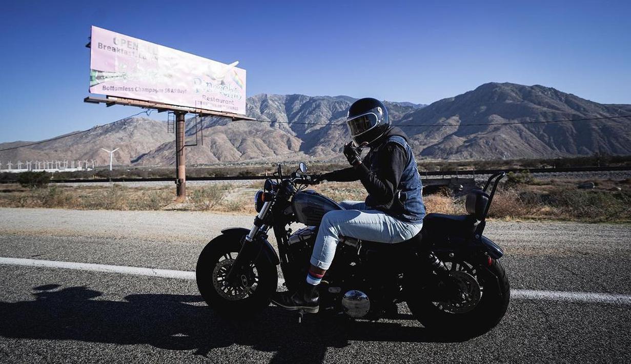 Soleh Solihun saat berada di Amerika Serikat bareng The Prediksi. (Foto: Instagram/solehsolihun)