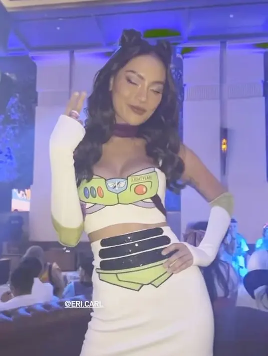 <p>Erika Carlina. (Foto: instagram.com/azizahsalsha_)</p>