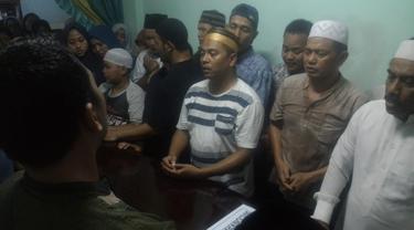 Isak tangis keluarga sambut peti jenazah korban jatuhnya pesawat Lion Air di Karawang.