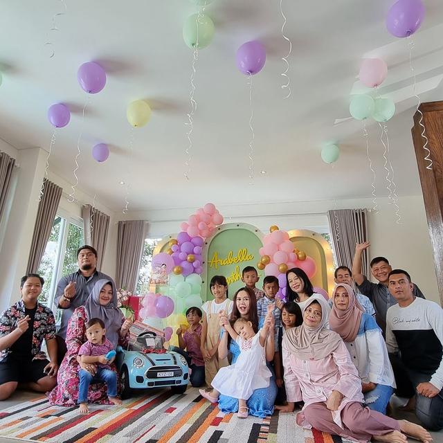 6 Momen Ulang Tahun Anak Aura Kasih, Dapat Hadiah Mobil