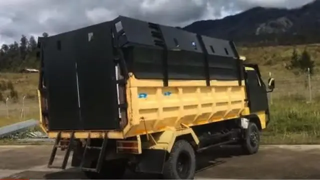 Body armor juga dipasang hingga ke bagian belakang truk (Youtube/@Prabu Indonesia)