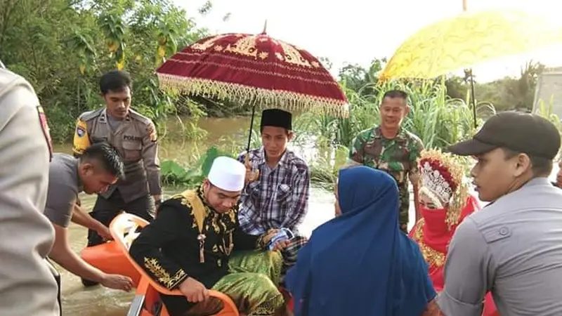 Pengantin di Tengah Banjir Aceh