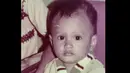 Foto masa kecil Hesta Meiriansyah atau lebih dikenal dengan dr Ryan Thamrin. Saat kecil, ia dikenal dengan nama pangilan bogen. Saat kecil, ia terlihat gemuk dan pintar. (dok. Keluarga. repro M Syukur/Bintang.com)