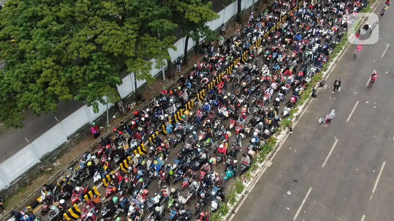 Pantauan Udara Ribuan Pemudik Motor di Merak