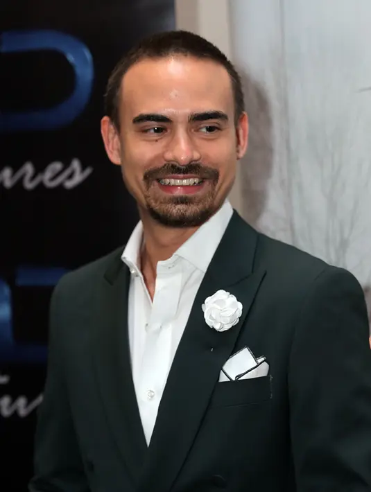 "Ada juga sutradara yang meminta kita eksplore sendiri. Dan Mas Rizal itu kombinasi dua-duanya. Itu yang membuat saya candu, ketagihan. Mau horor atau enggak semua tergantung skenario dan penggarapannya," lanjutnya. (Adrian Putra/Bintang.com)