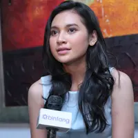 Dalam film terbarunya Kawin Itu Gak Enak, ia harus memerankan cewek yang lebih tua dibanding dengan usianya sekarang ini. Tidak hanya itu, film bergenre komedi itu ia juga harus memerankan cewek yang gagal nikah. (Adrian Putra/Bintang.com)