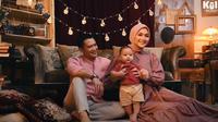 Pemotretan keluarga Rezky Adhitya dan Citra Kirana (Sumber: YouTube/RIOMOTRET)