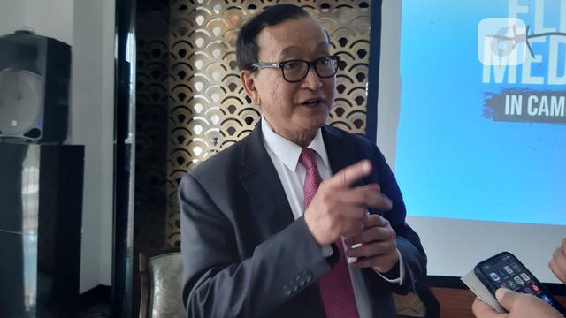 Tokoh oposisi Kamboja, Sam Rainsy. Ia menjadi eksil untuk menghindari persekusi penguasa di negaranya yang dianggap tak demokratis. Dok: Tommy Kurnia/Liputan6.com