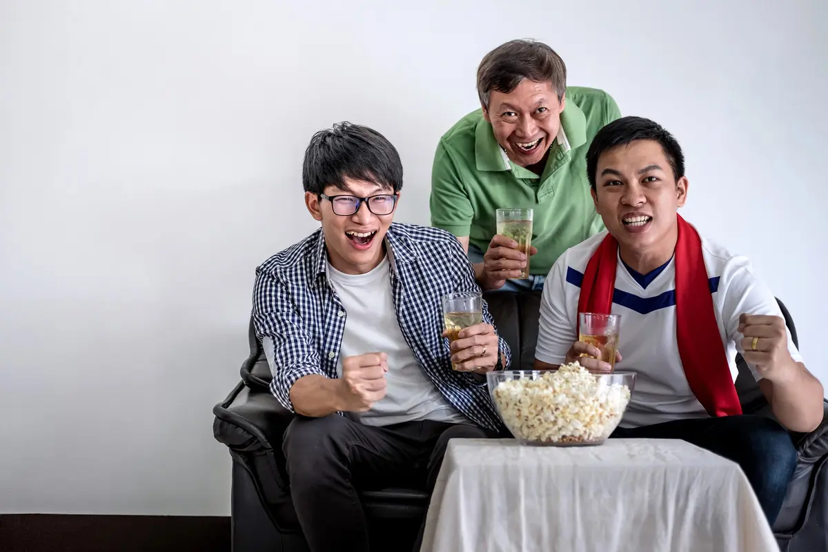 Bukan Cuma Jersey, Ini Kunci Tampil Wangi dan Percaya Diri saat Nobar Piala Dunia