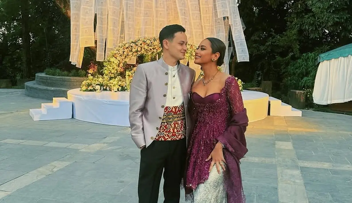 Amanda Khairunnisa adik Maudy Ayunda Kondangan Sampai ke Nepal Bersama Suami. [@akhairunnisa]