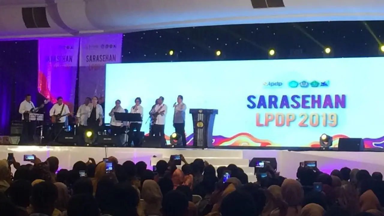 Group musik yang berisikan Menteri Kabinet Kerja atau yang biasa disebut Elek Yo Band tampil dalam acara  temu alumni dan awardee LPDP lintas angkatan.