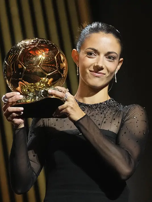 Ini merupakan edisi kelima Ballon d'Or Wanita, dengan rekan setim Bonmati di Spanyol dan Barcelona, Alexia Putellas, memenangkan dua edisi sebelumnya. (AP Photo/Michel Euler)