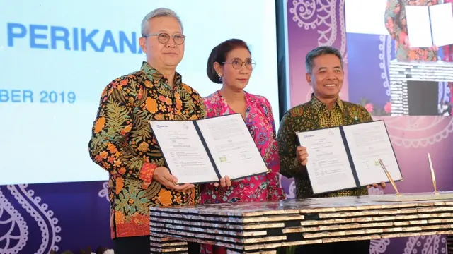 Menteri Kelautan dan Perikanan Susi Pudjiastuti meresmikan Cold Storage 1.000 ton yang merupakan salah satu prioritas pembangunan kelautan dan perikanan di Kawasan Perikanan Muara Baru, Kecamatan Penjaringan, Jakarta Utara. (Foto: KKP)