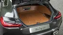 BMW hendak memberikan citra utama mobil ini sebagai sports car yang mampu memiliki daya angkut kargo cukup banyak. Detail dari bagasinya pun mengagumkan. (Source: caranddriver.com)