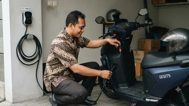 Pastikan Motor Listrik Sudah Dimatikan (AI Generated)