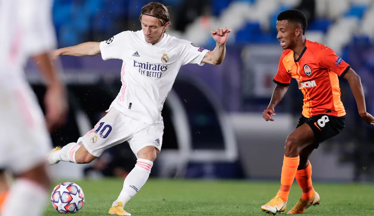 pada pertandingan pertama Liga Champions Grup B di Stadion Alfredo Di Stefano, Kamis dinihari WIB (22/10/2020). Real Madrid ditaklukkan Shakhtar Donetsk 3-2. (AP Photo/Manu Fernandez)