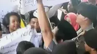 Segmen 1: Demo Penghapusan SKTM hingga Pemalsuan Visa Asing