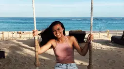 Karier dalam dunia hiburan tentu tak mudah buat orang langsung terkenal. Bagi Angela, namanya mulai dikenal manakala ia berperan di sebuah sinetron berjudul 7 Manuasia Harimau New Generation 2016. Selain itu, ia pun pernah bermain film berjudul Revan dan Reina 2017. (Liputan6.com/IG/@angelagilsha)