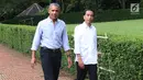Presiden Joko Widodo bersama Presiden AS ke-44, Barack Obama berkeliling Kebun Raya Bogor menuju Grand Garden di Bogor, Jumat (29/6). Jokowi mengajak Obama berkeliling Kebun Raya untuk berbincang santai di Grand Garden. (liputan6.com/Angga Yuniar)