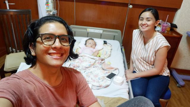 [Bintang] Menginspirasi, Ini 8 Potret Kebersamaan Joanna Alexandra dan Anaknya yang Menderita Displasia