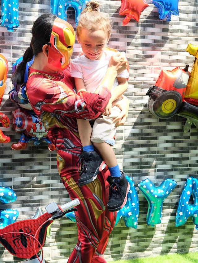 Momen ulang tahun Courage anak Melaney Ricardo dan Tyson Lynch