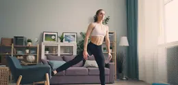 Menggabungkan olahraga ringan dengan hiburan favorit dapat membuat aktivitas fisik terasa lebih menyenangkan. Tak heran jika cozy cardio semakin banyak diminati. (Foto/Dok: Unsplash)