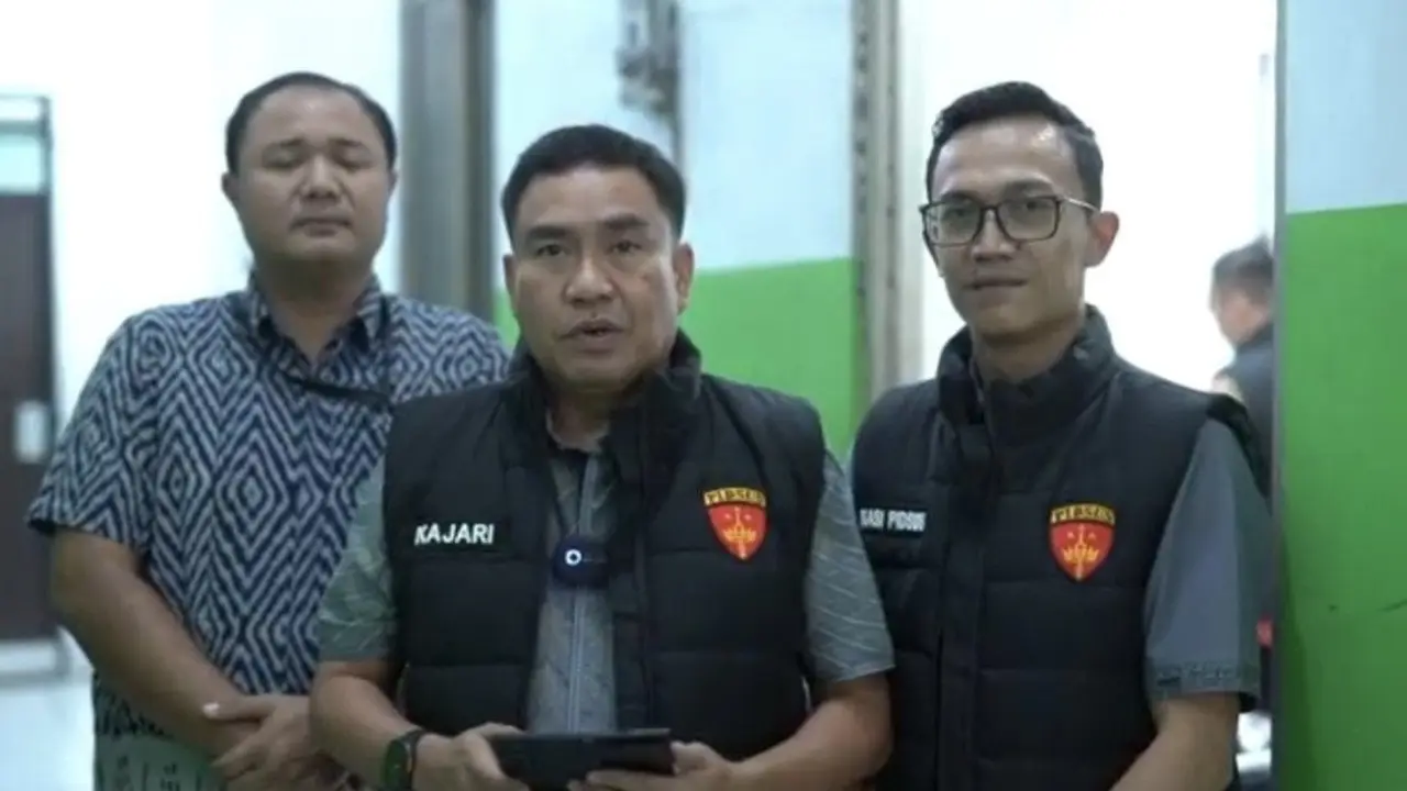 Tim Penyidik Tindak Pidana Khusus (Pidsus) Kejaksaan Negeri (Kejari) Kota Tangerang, menggeledah kantor PT. ASM, usai mengendus adanya dugaan tindak korupsi.