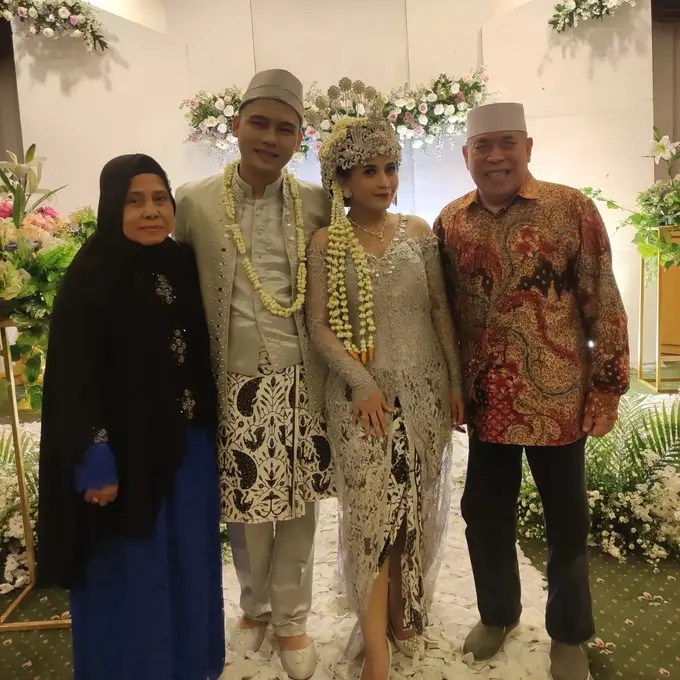 6 Momen Reuni Pemain Tukang Bubur Naik Haji di Pernikahan Adam Rama